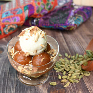 جلاب جامون مع الأيسكريم