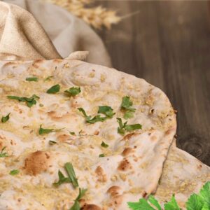 خبز نان بالثوم والجبن